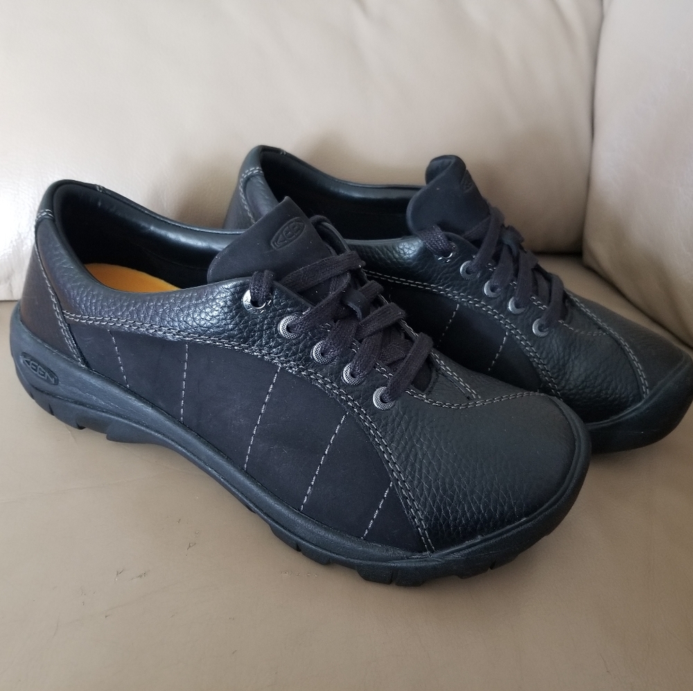 Keen womens shoes 9.5
